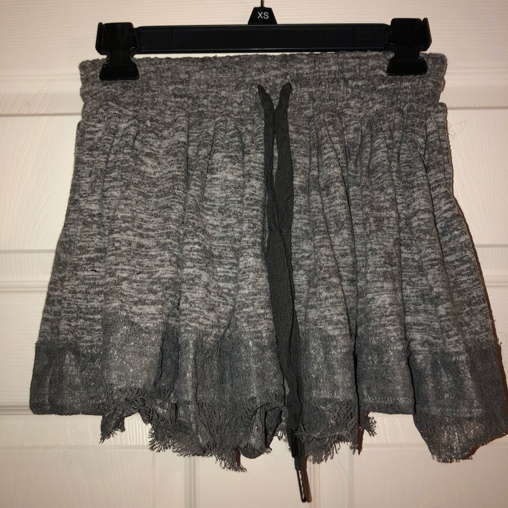 Flowy shorts with lace detail